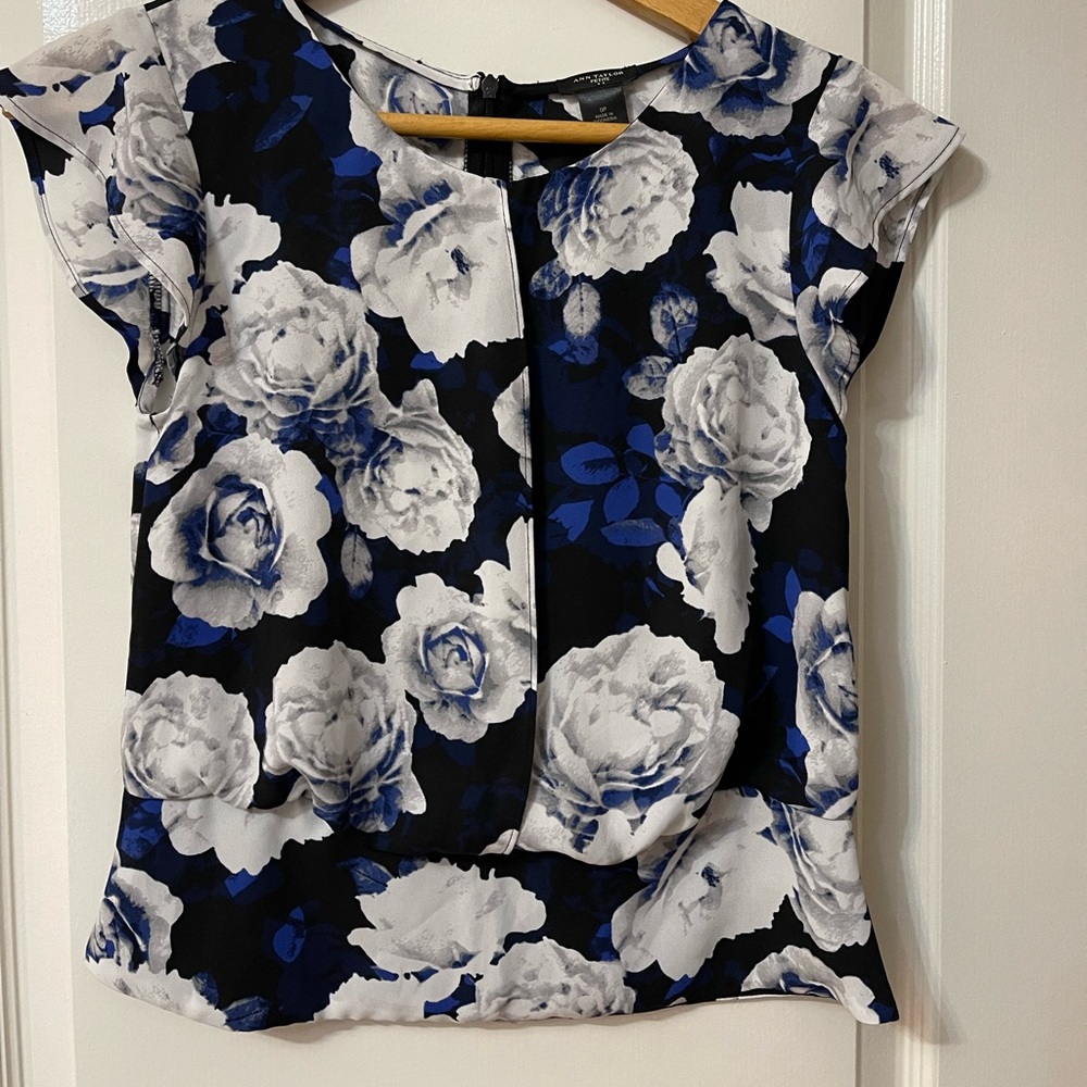 BOGO 🚨 Ann Taylor Blouse